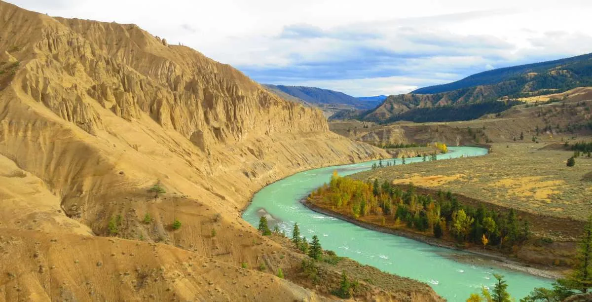The Chilcotin River winding below the sandy bluffs of Farwell Canyon, British Columbia